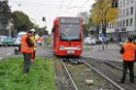 Person unter KVB Bahn Koeln Lindenthal Aachenerstr Universitaetstr P03